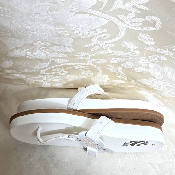 Sam & Libby White Thong Sandals - Picture 2 of 5